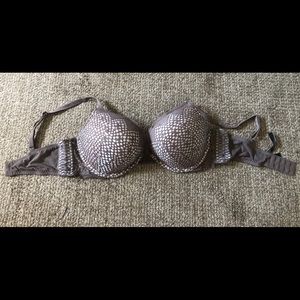 Victoria’s Secret bombshell push up bra